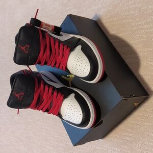 Jordan 1 Mid